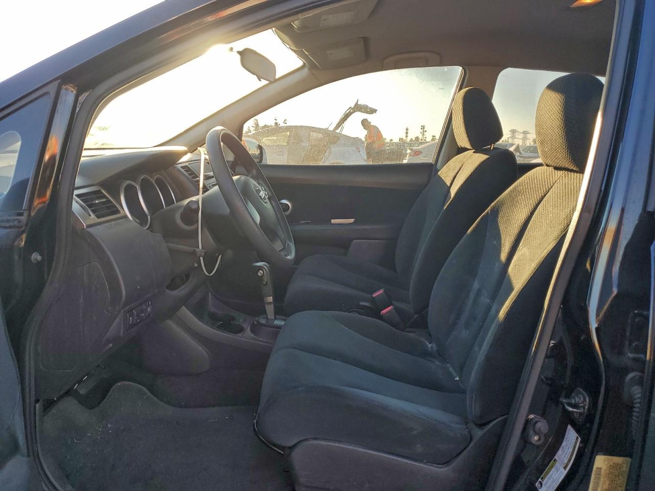 2011 NISSAN VERSA S photo 7