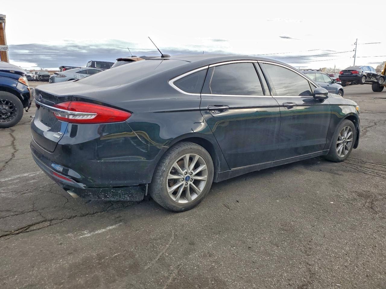 2017 FORD FUSION SE photo 3