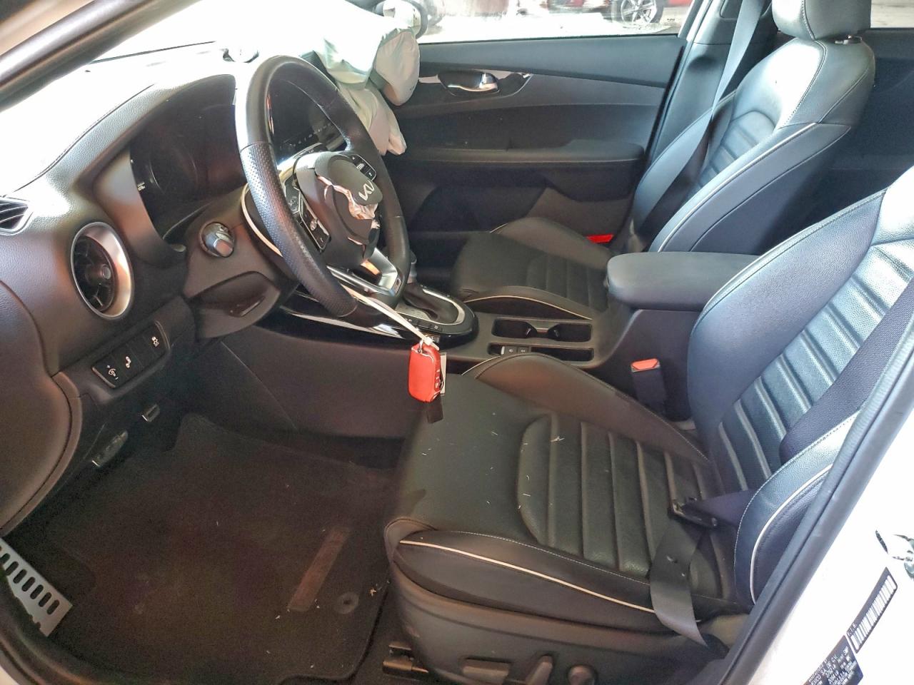 2023 KIA FORTE GT LINE photo 7