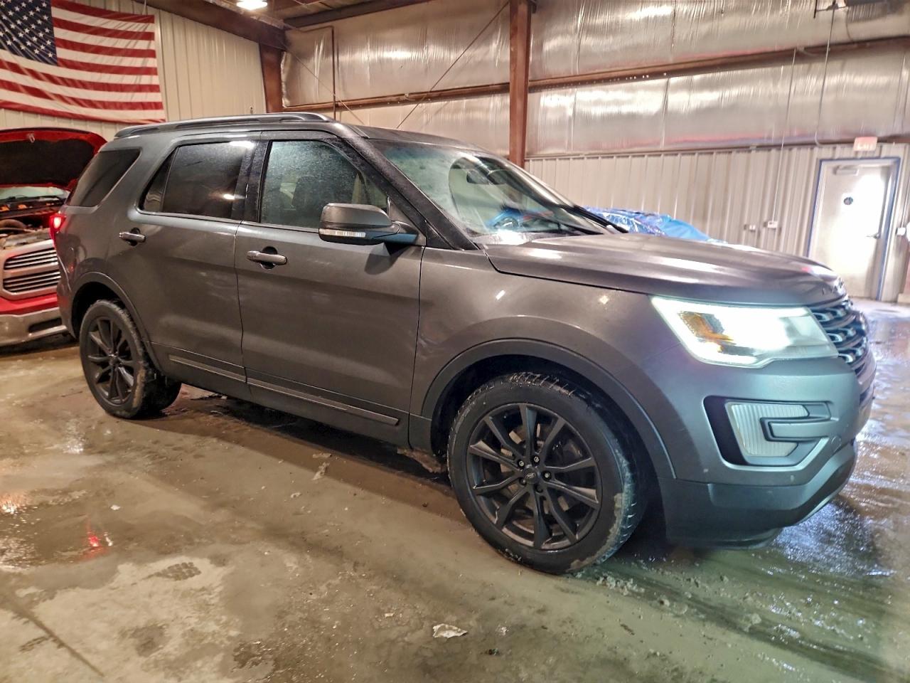 2017 FORD EXPLORER XLT photo 4
