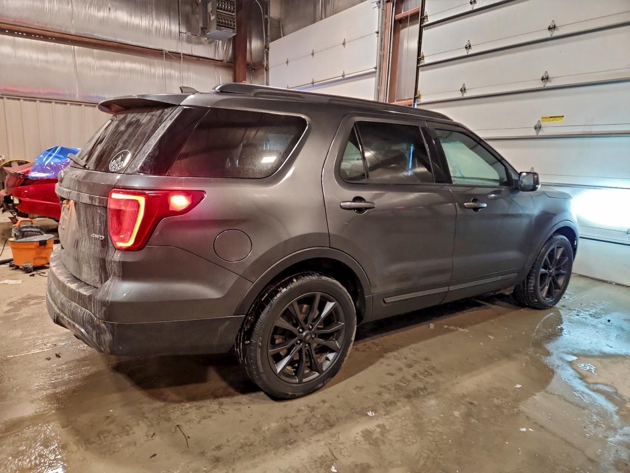 2017 FORD EXPLORER XLT photo 3