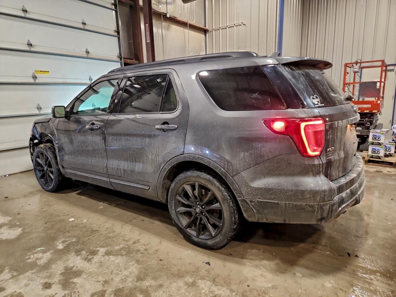 2017 FORD EXPLORER XLT photo 2
