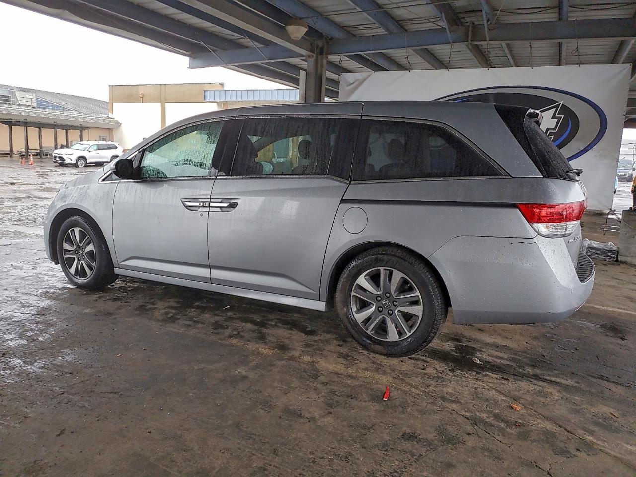 2016 HONDA ODYSSEY TOURING photo 2