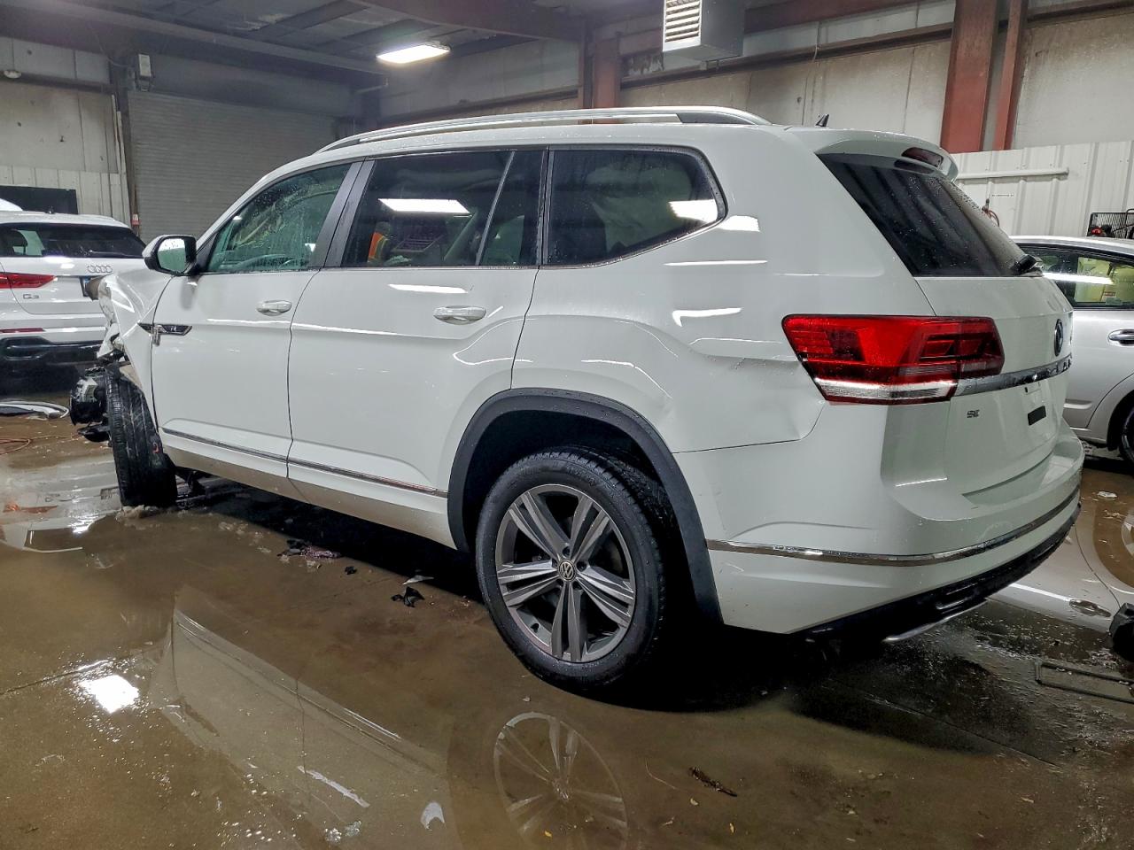 2018 VOLKSWAGEN ATLAS SE photo 2