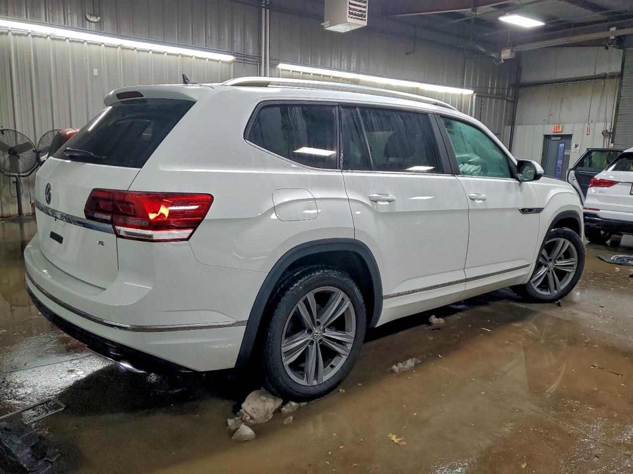 2018 VOLKSWAGEN ATLAS SE photo 3