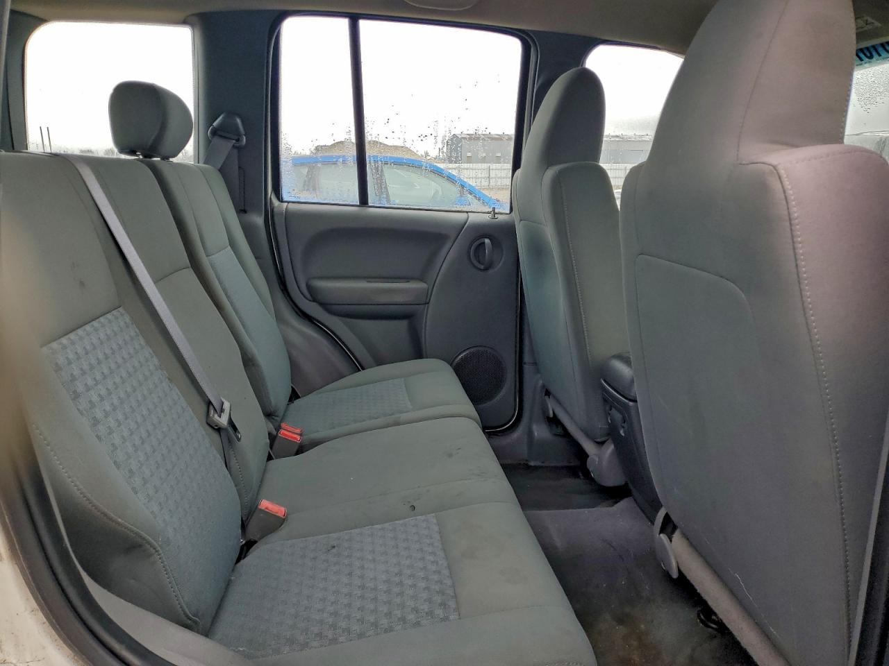 2005 JEEP LIBERTY SPORT photo 10