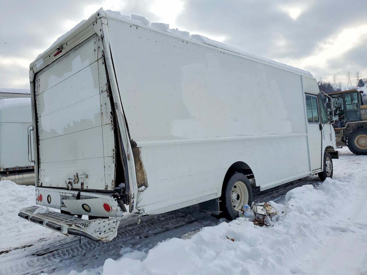 2012 FORD F59 DELIVERY TRUCK photo 3