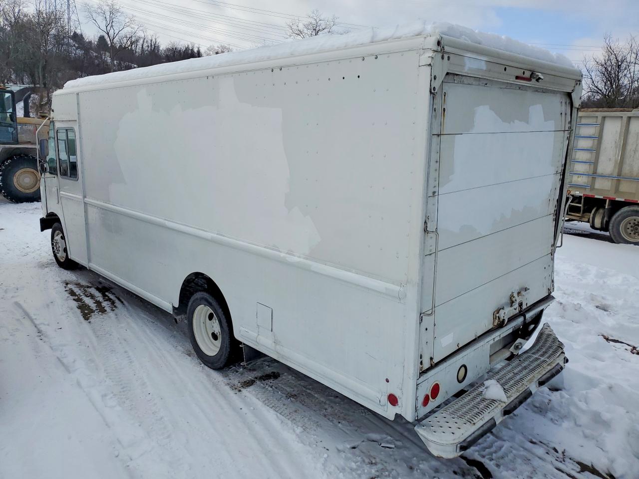 2012 FORD F59 DELIVERY TRUCK photo 2