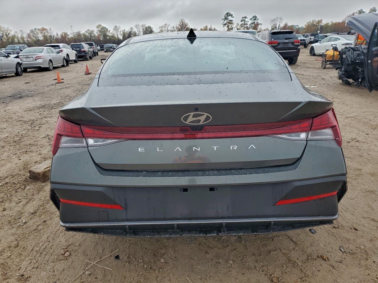 2025 HYUNDAI ELANTRA BLUE photo 6