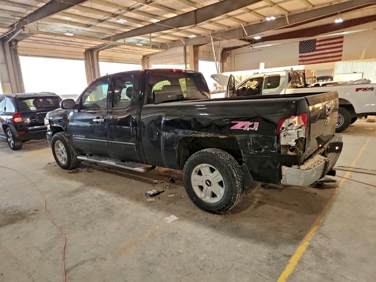 2010 CHEVROLET SILVERADO K1500 LTZ photo 2