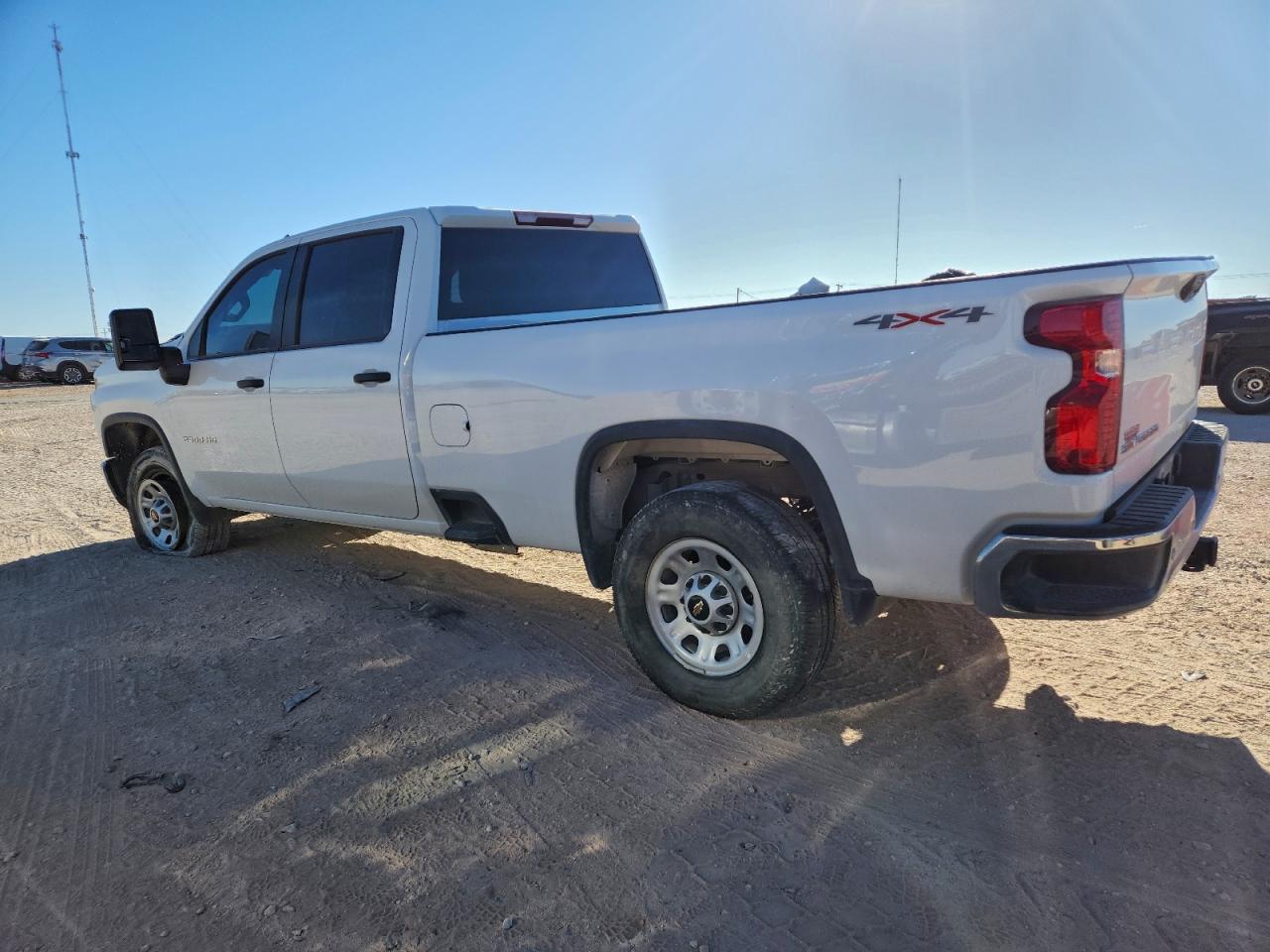 2024 CHEVROLET SILVERADO K2500 HEAVY DUTY photo 2