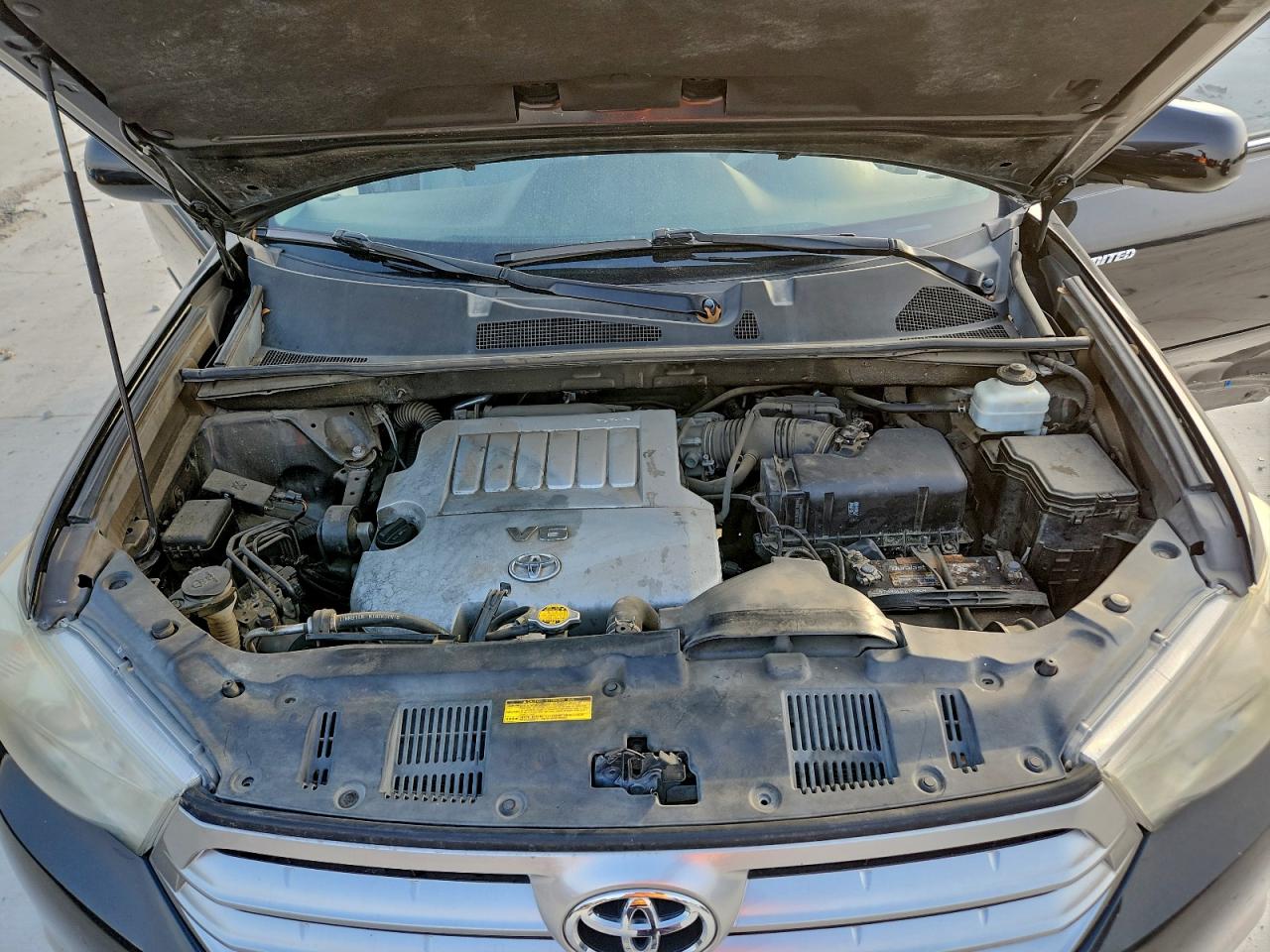 2011 TOYOTA HIGHLANDER LIMITED photo 12