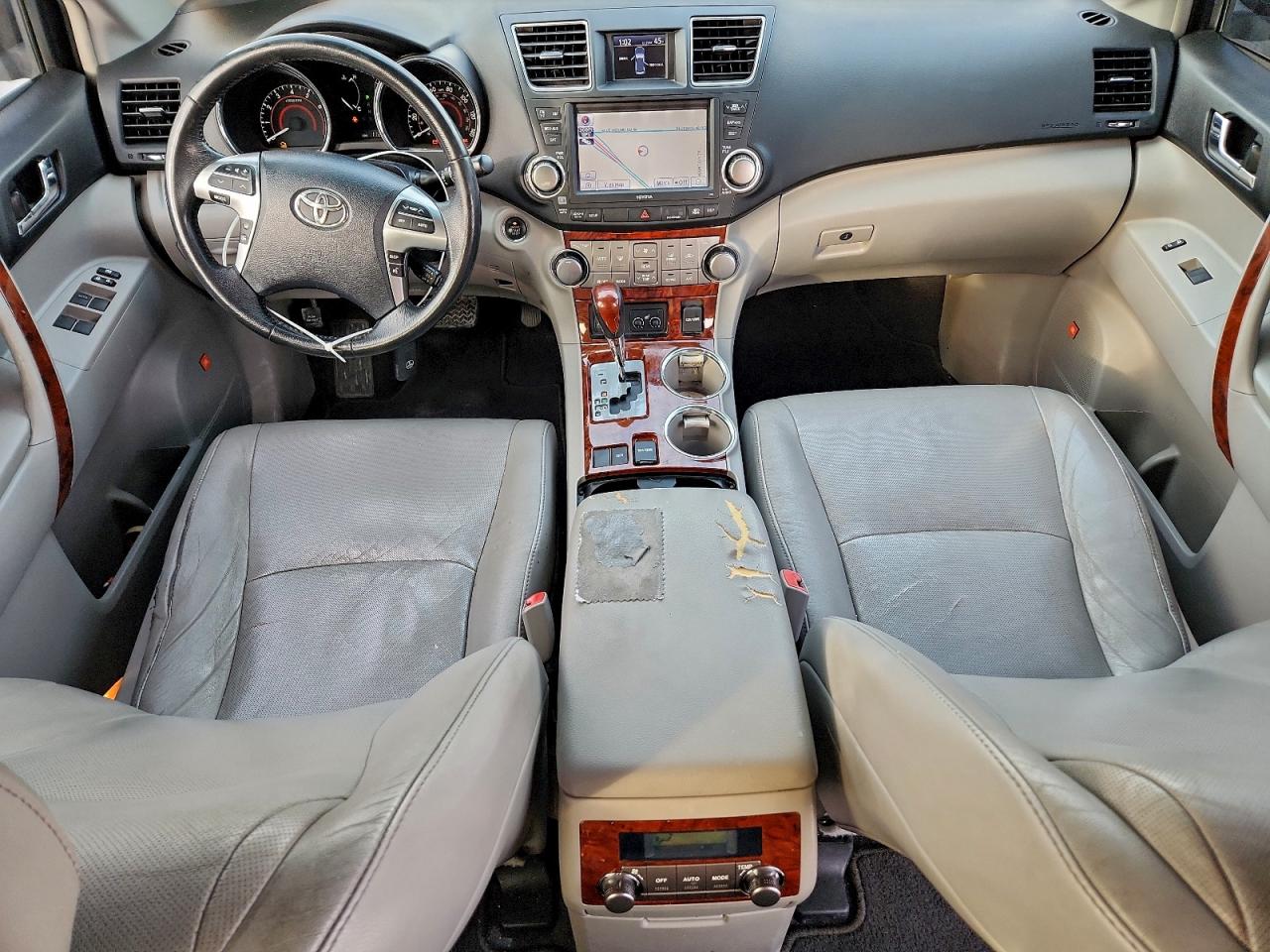 2011 TOYOTA HIGHLANDER LIMITED photo 8