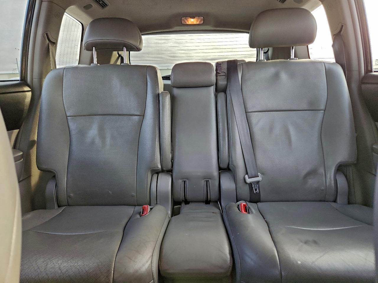 2011 TOYOTA HIGHLANDER LIMITED photo 10