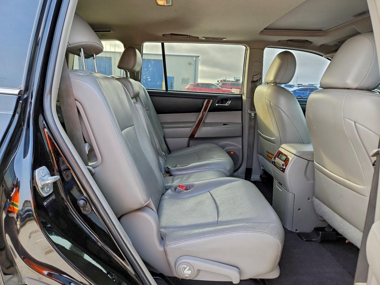 2011 TOYOTA HIGHLANDER LIMITED photo 11