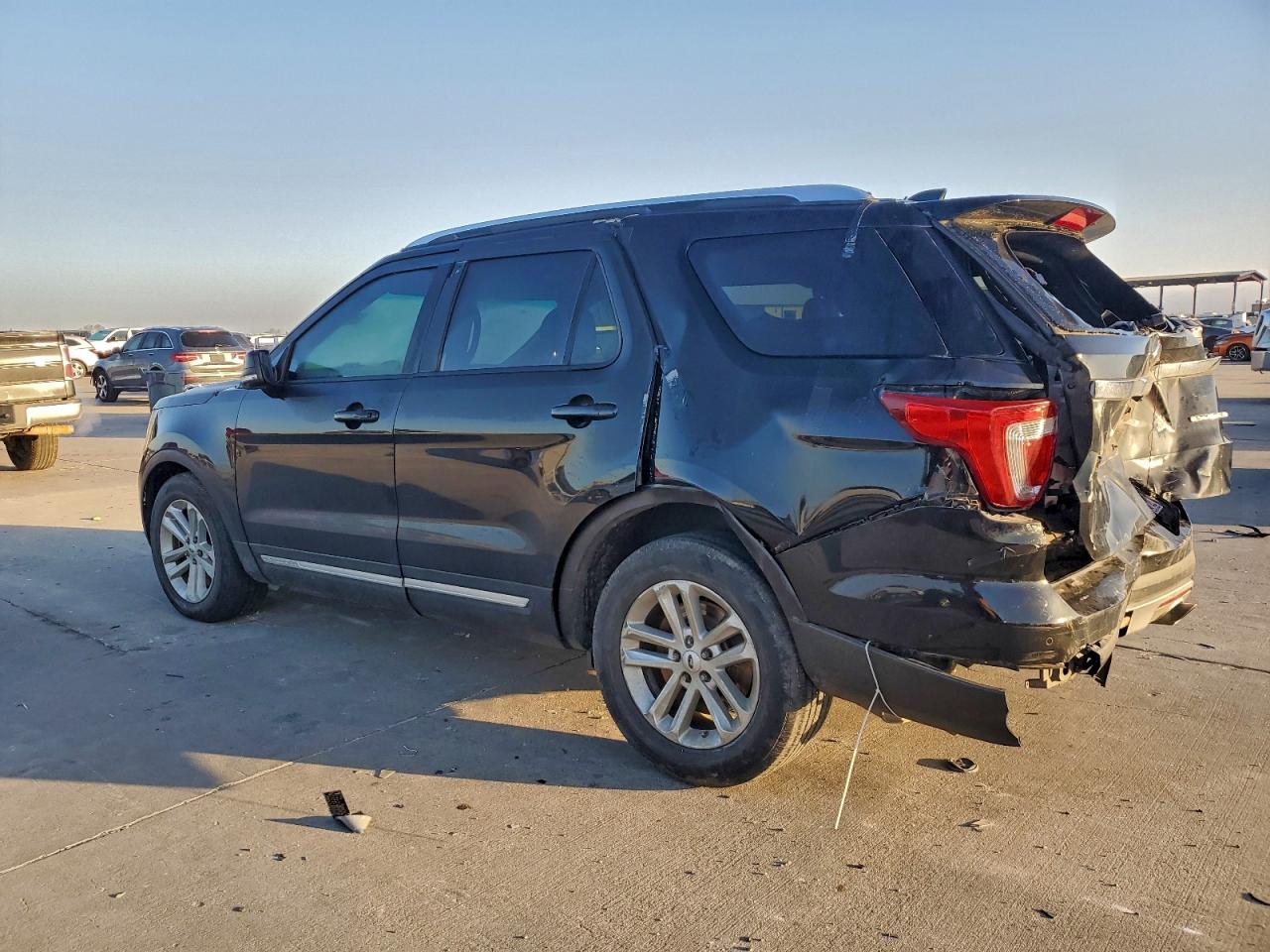 2016 FORD EXPLORER XLT photo 2
