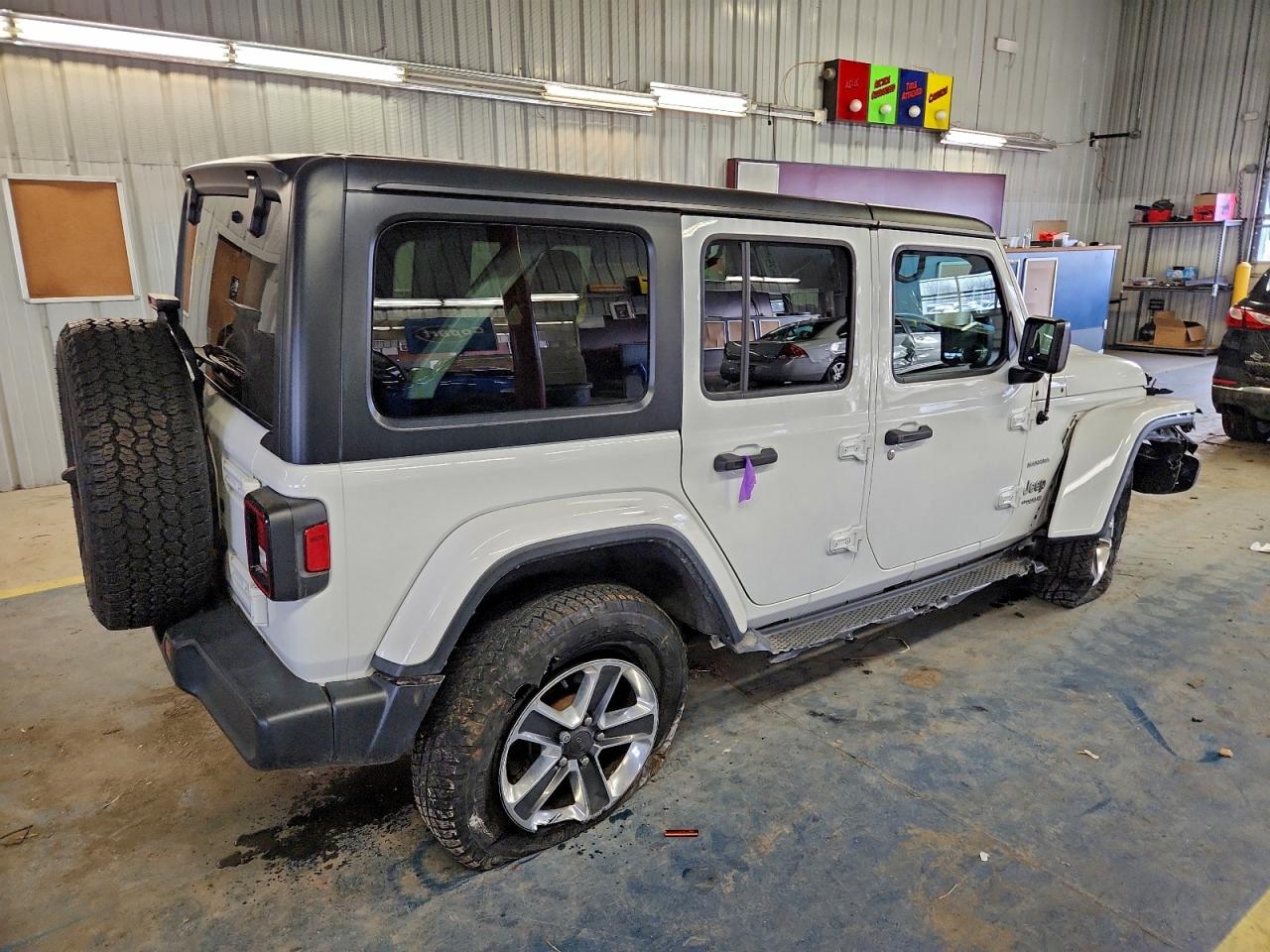 2018 JEEP WRANGLER UNLIMITED SAHARA photo 3
