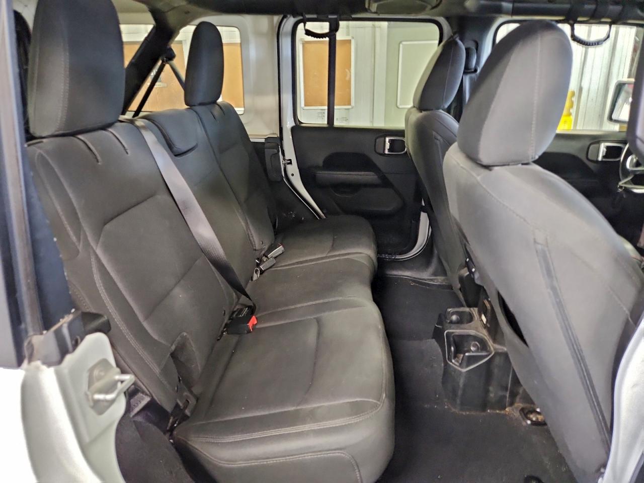 2018 JEEP WRANGLER UNLIMITED SAHARA photo 11