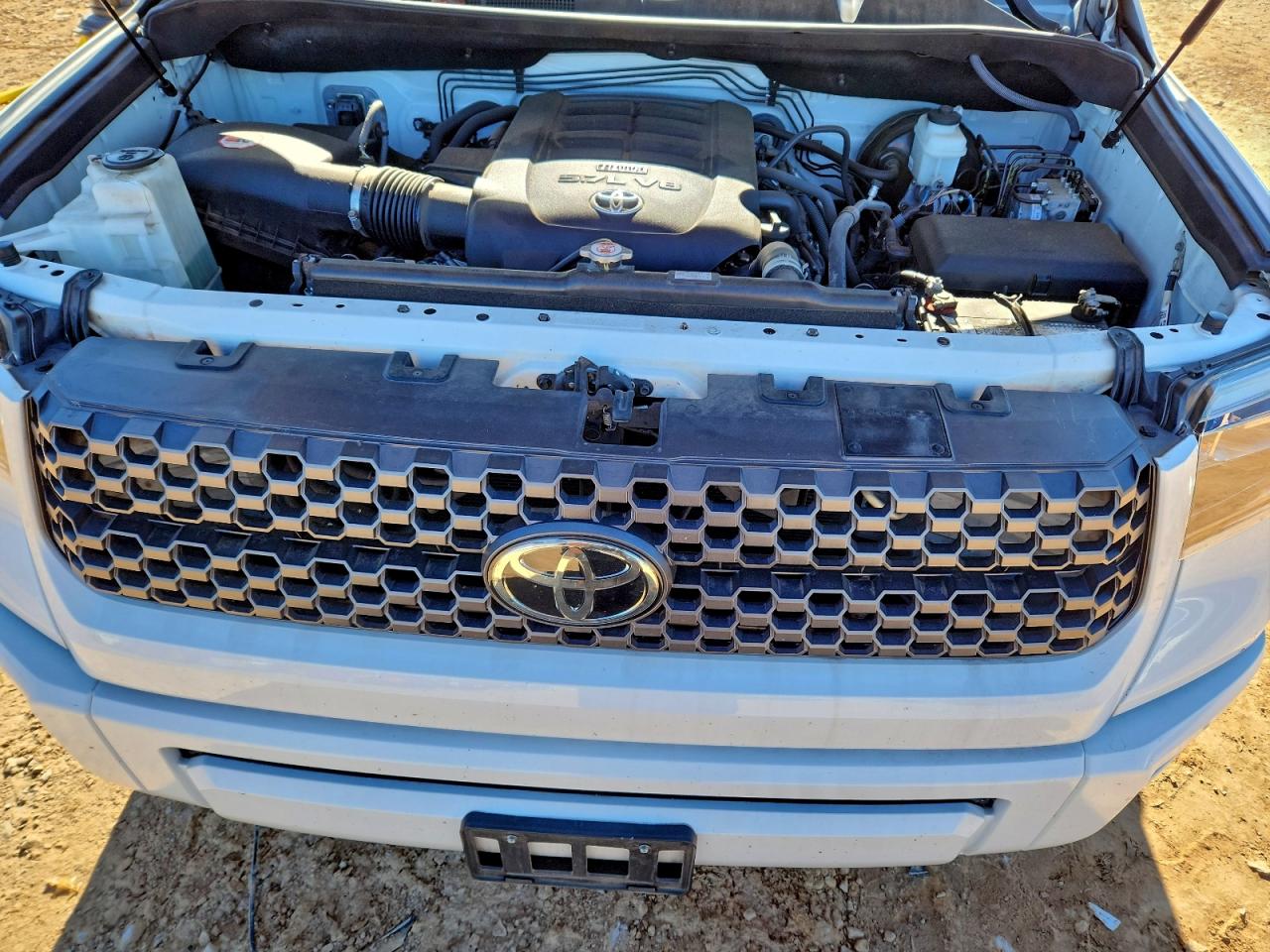 2018 TOYOTA TUNDRA CREWMAX SR5 photo 11