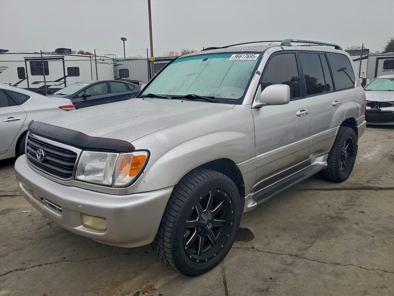 2002 TOYOTA LAND CRUISER