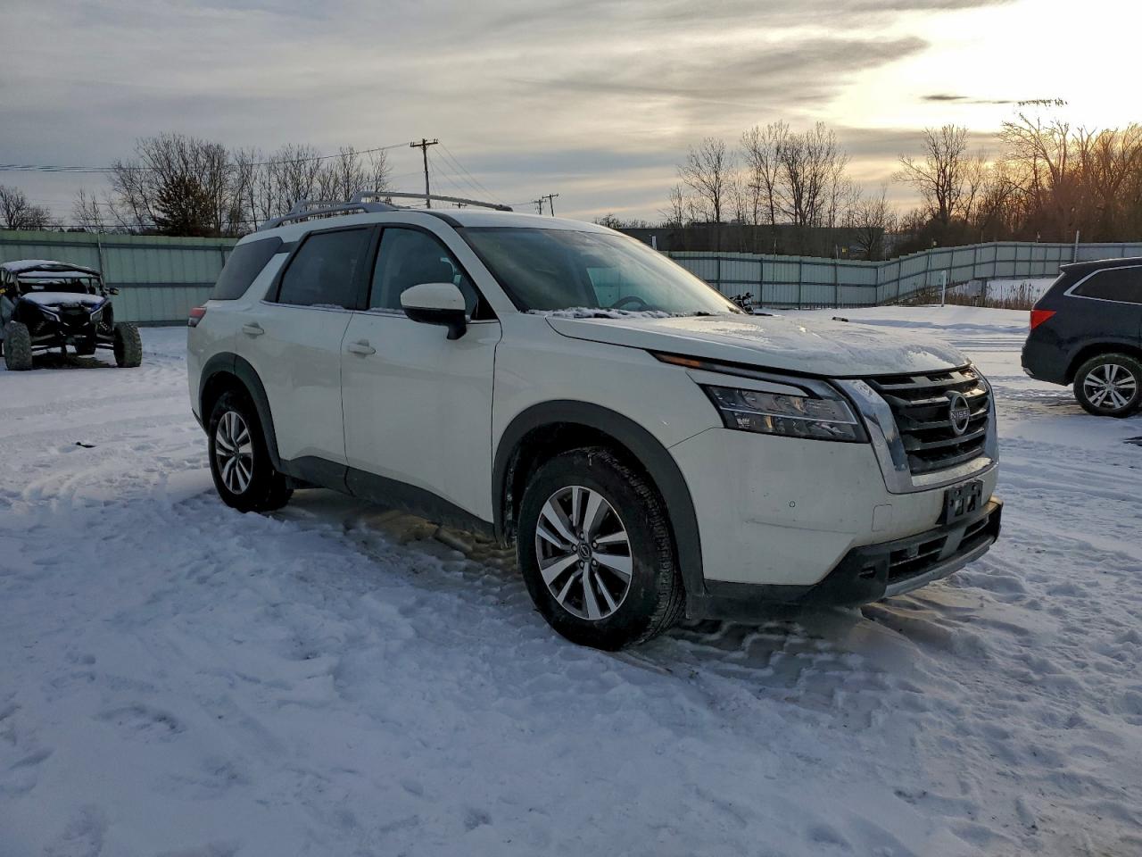 2023 NISSAN PATHFINDER SL photo 4