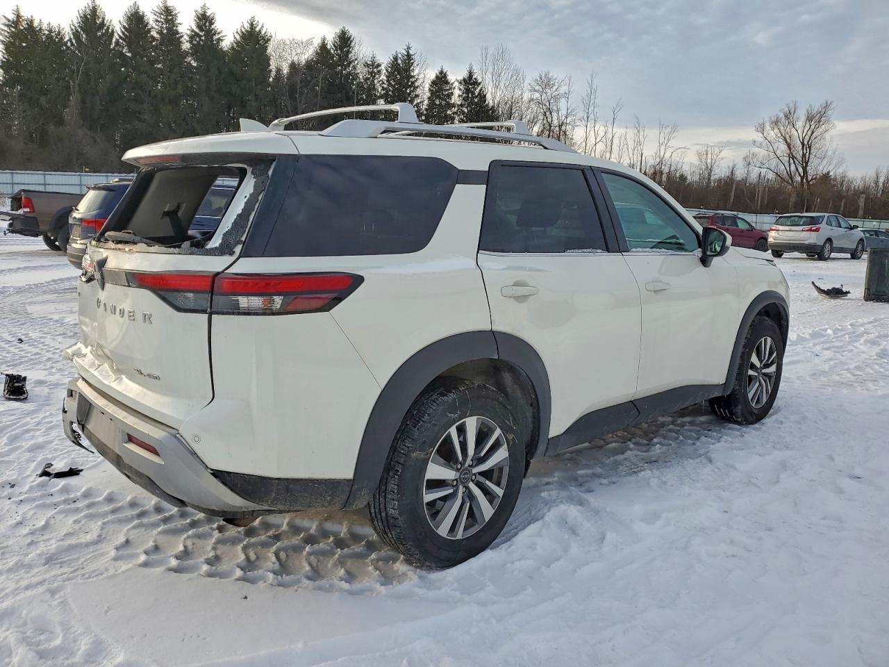 2023 NISSAN PATHFINDER SL photo 3