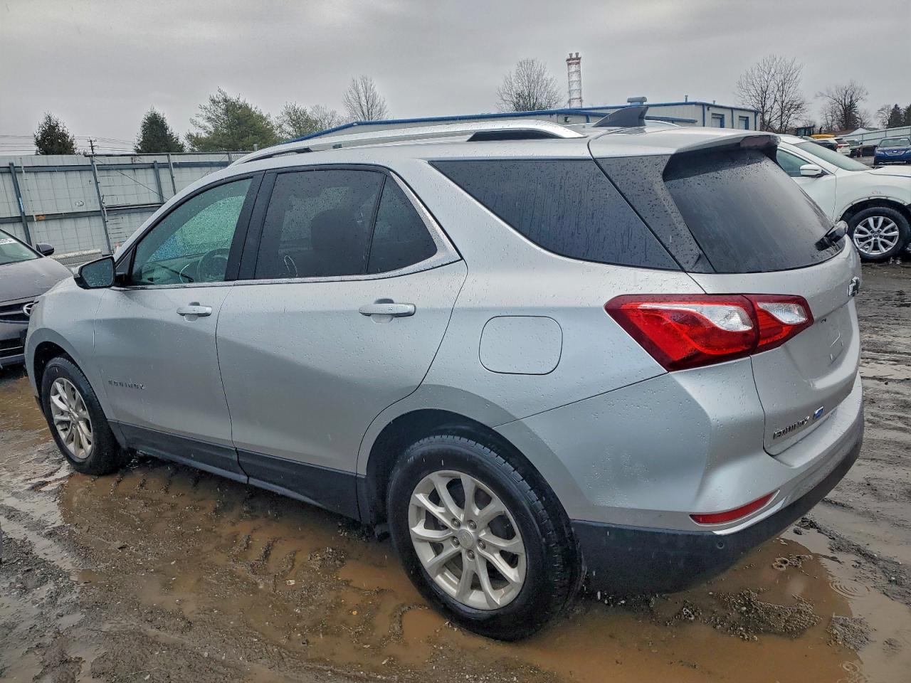 2018 CHEVROLET EQUINOX LT photo 2