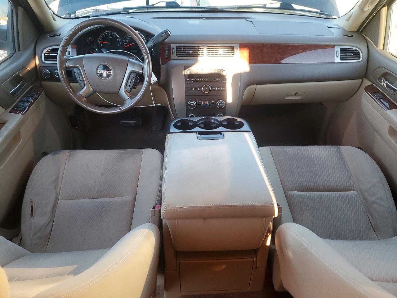 2010 GMC YUKON XL C1500 SLE photo 8