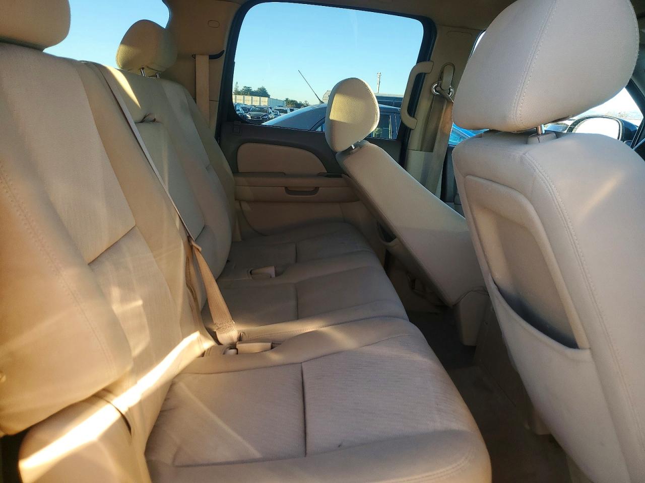 2010 GMC YUKON XL C1500 SLE photo 11