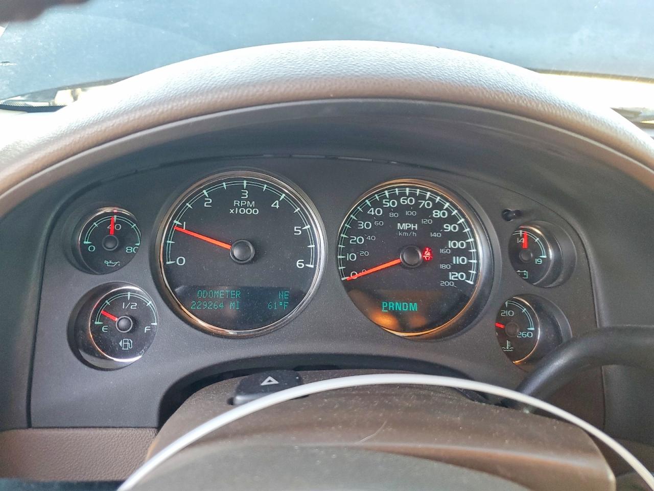 2010 GMC YUKON XL C1500 SLE photo 9
