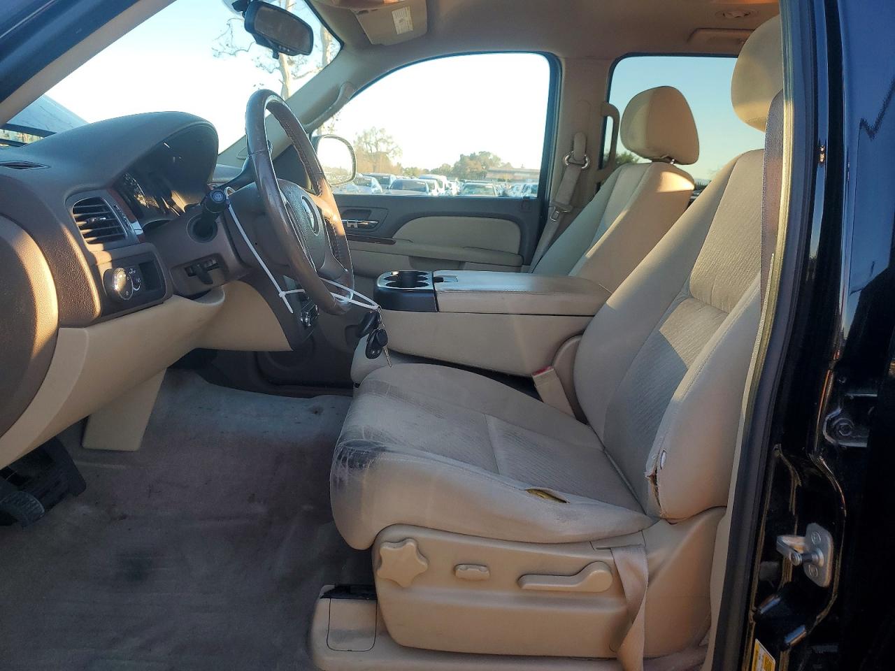 2010 GMC YUKON XL C1500 SLE photo 7