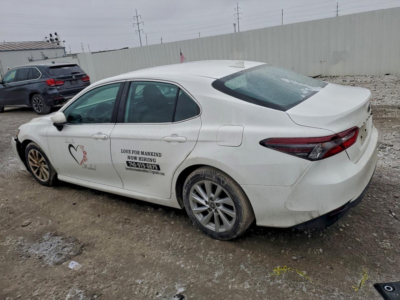 2022 TOYOTA CAMRY LE photo 2