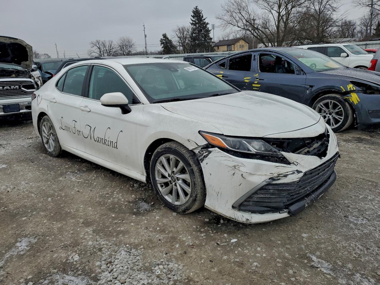 2022 TOYOTA CAMRY LE photo 4
