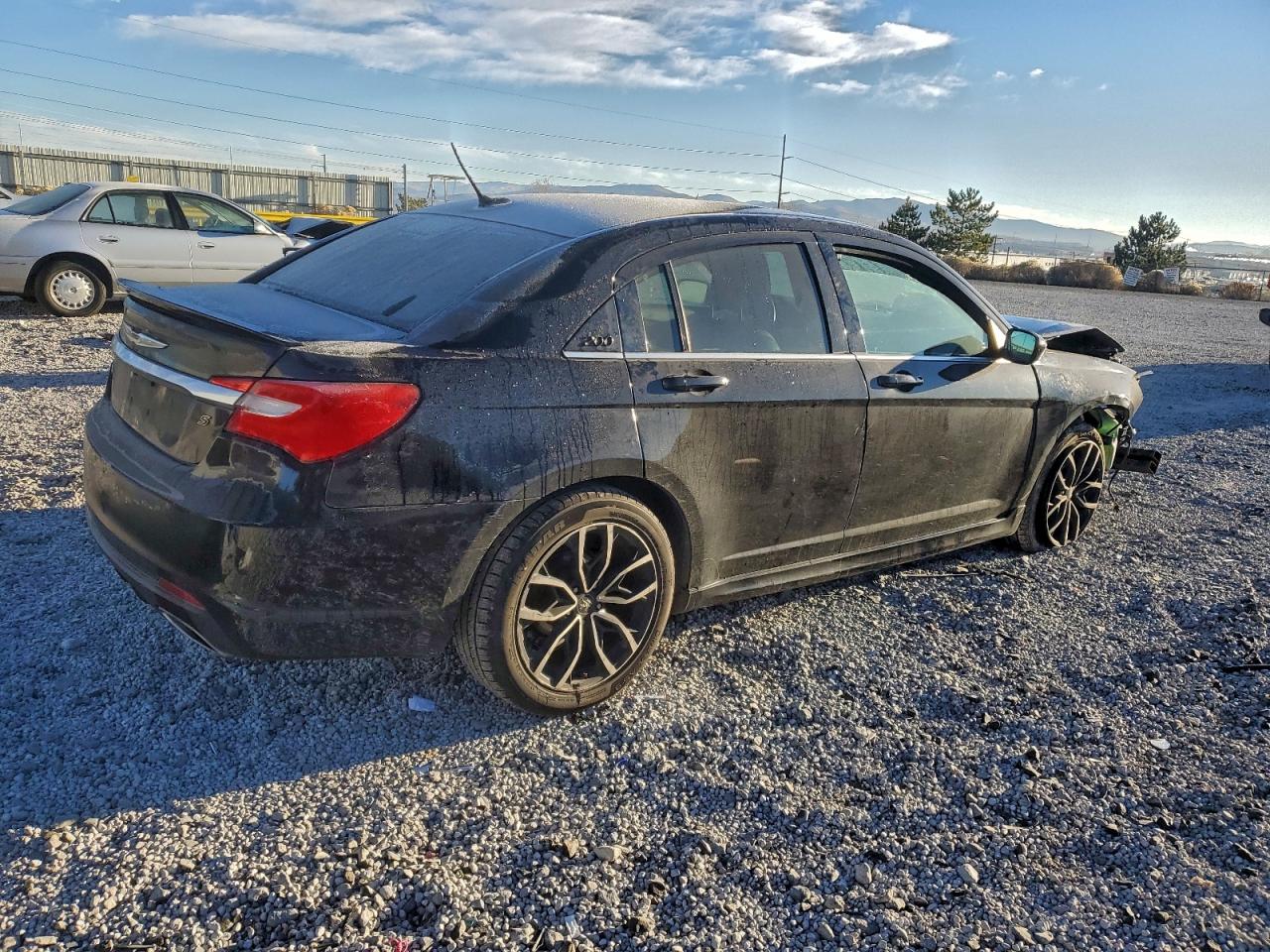 2013 CHRYSLER 200 S photo 3