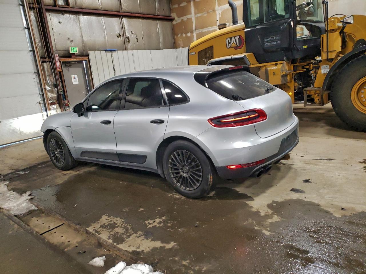2015 PORSCHE MACAN S photo 2