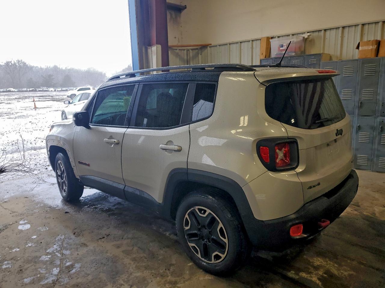2015 JEEP RENEGADE TRAILHAWK photo 2