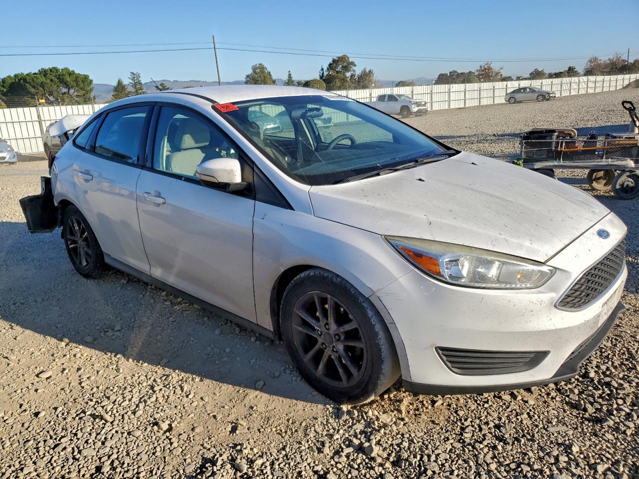 2017 FORD FOCUS SE photo 4