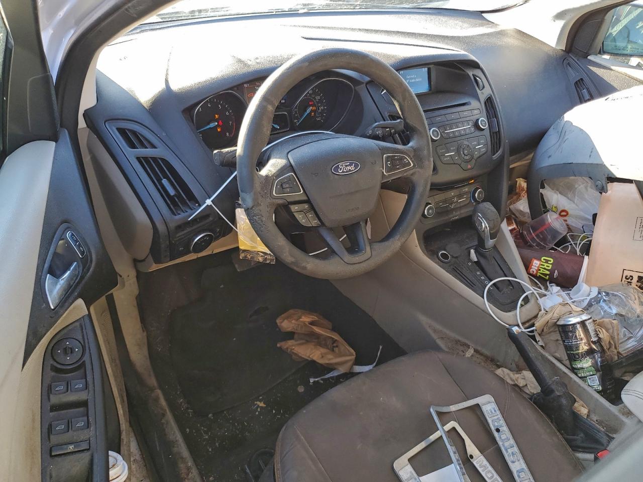 2017 FORD FOCUS SE photo 8