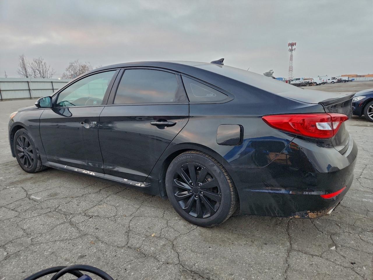2015 HYUNDAI SONATA SPORT photo 2