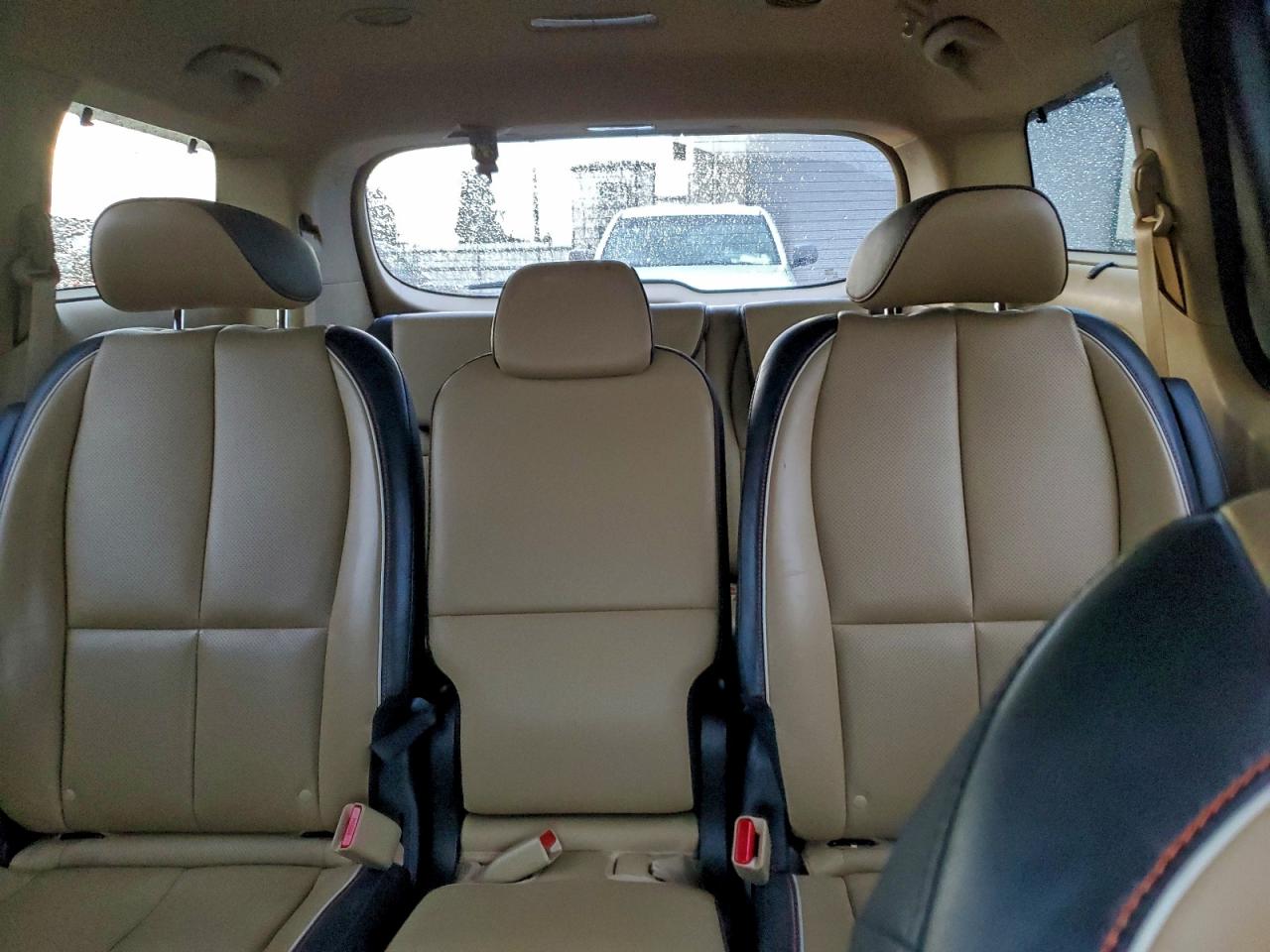 2017 KIA SEDONA LX photo 10