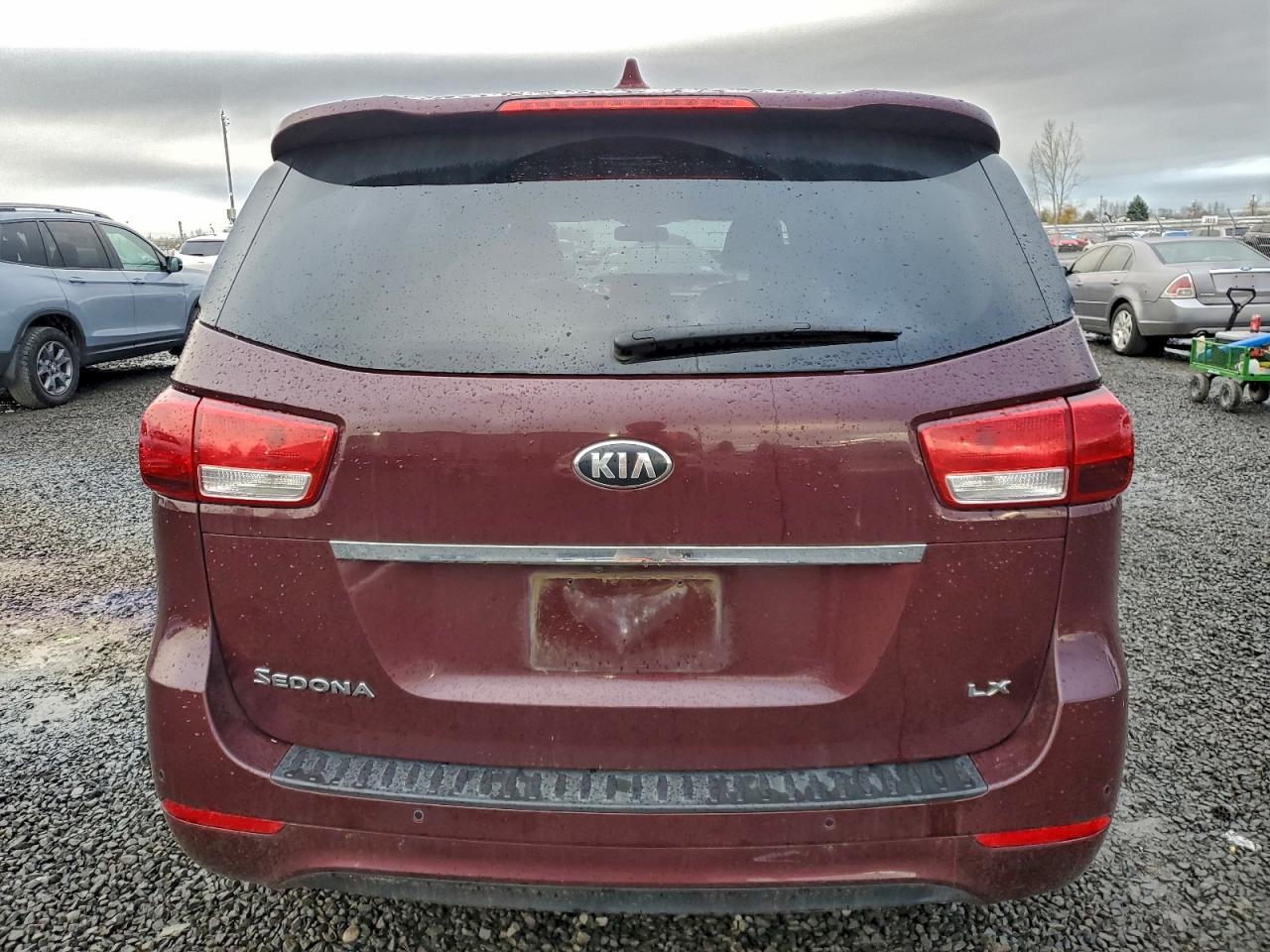 2017 KIA SEDONA LX photo 6