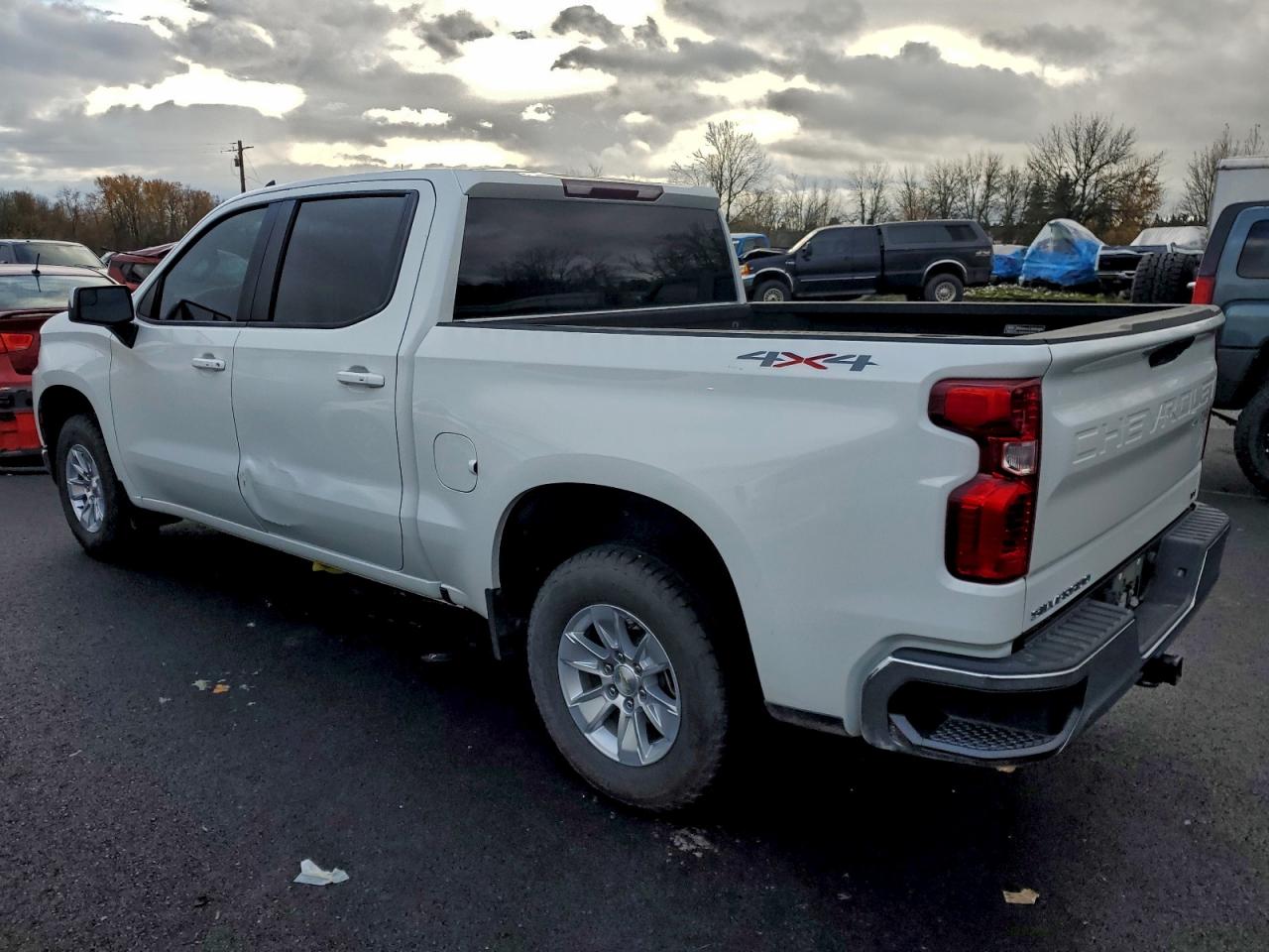 2019 CHEVROLET SILVERADO K1500 LT photo 2