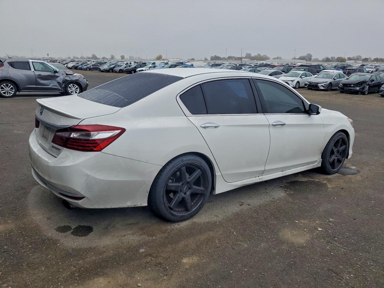 2017 HONDA ACCORD SPORT photo 3