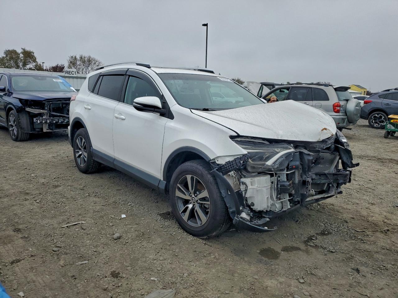 2016 TOYOTA RAV4 XLE photo 4