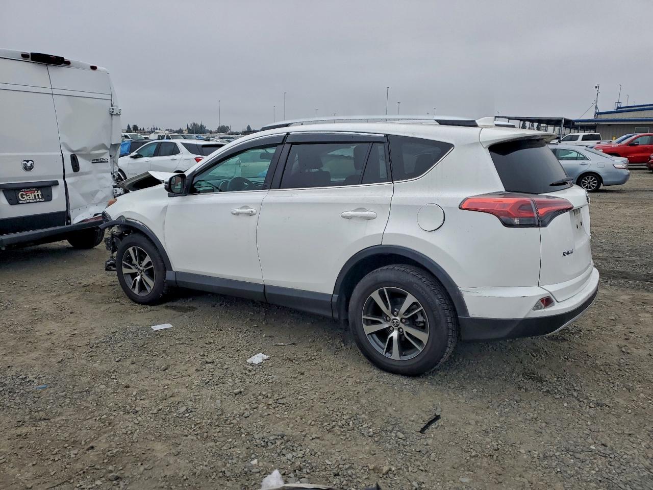 2016 TOYOTA RAV4 XLE photo 2