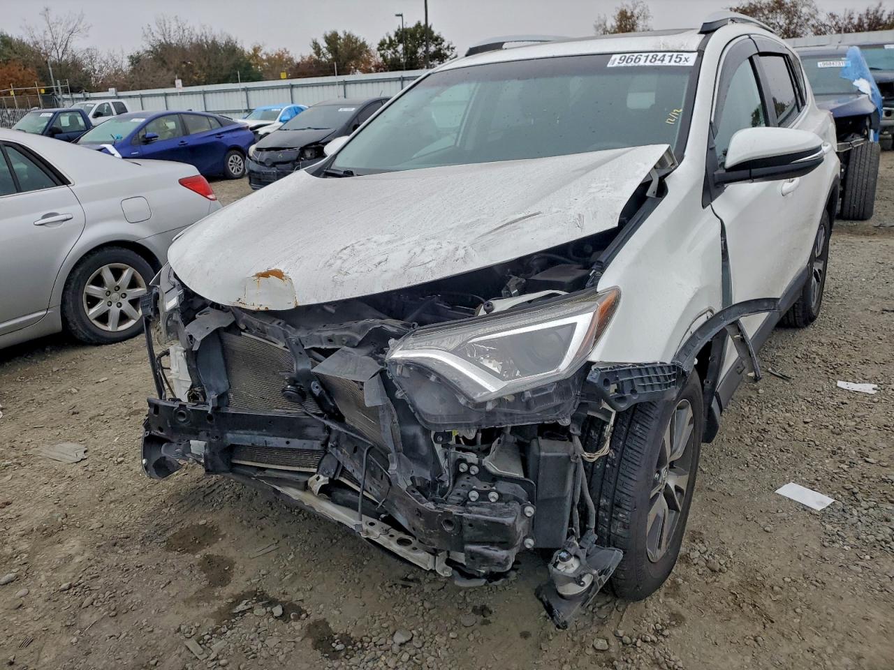 2016 TOYOTA RAV4 XLE photo 5