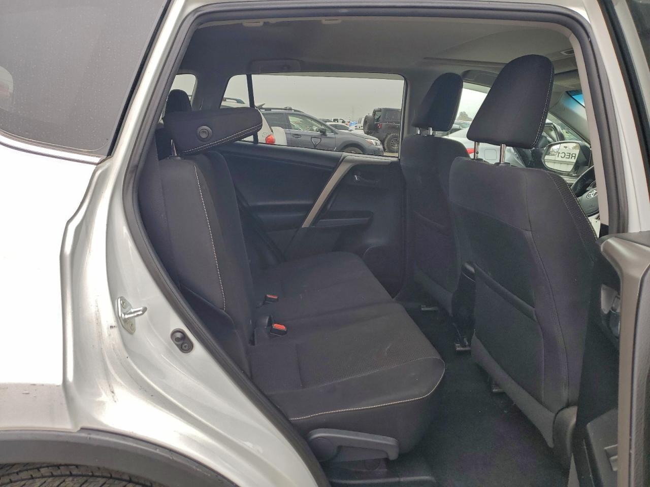 2016 TOYOTA RAV4 XLE photo 10