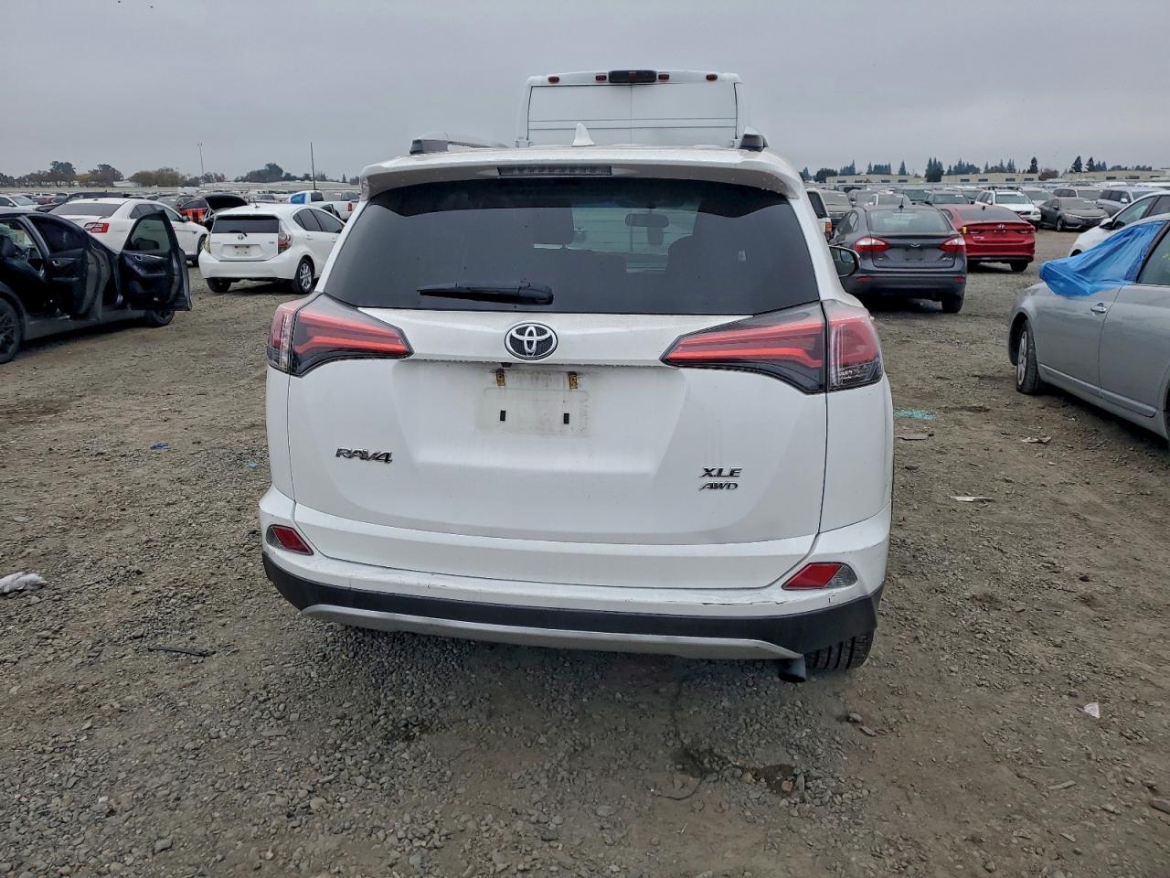 2016 TOYOTA RAV4 XLE photo 6