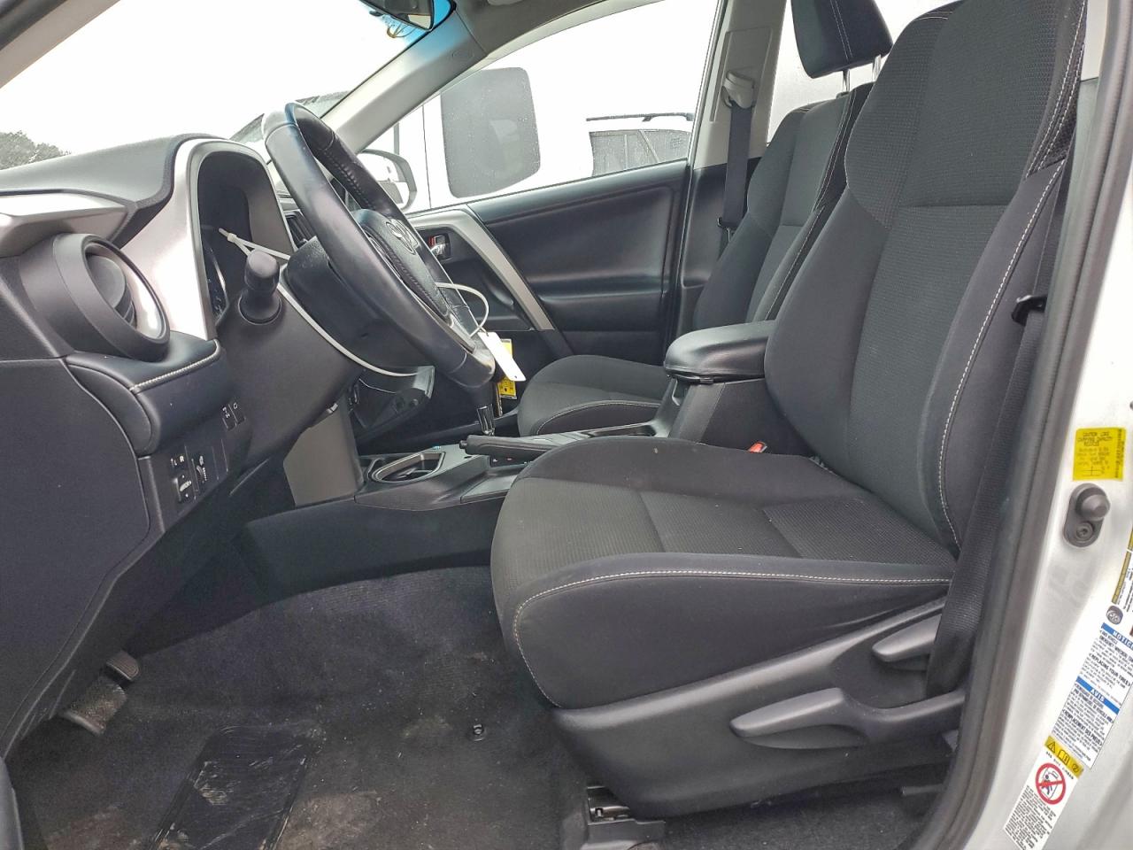 2016 TOYOTA RAV4 XLE photo 7