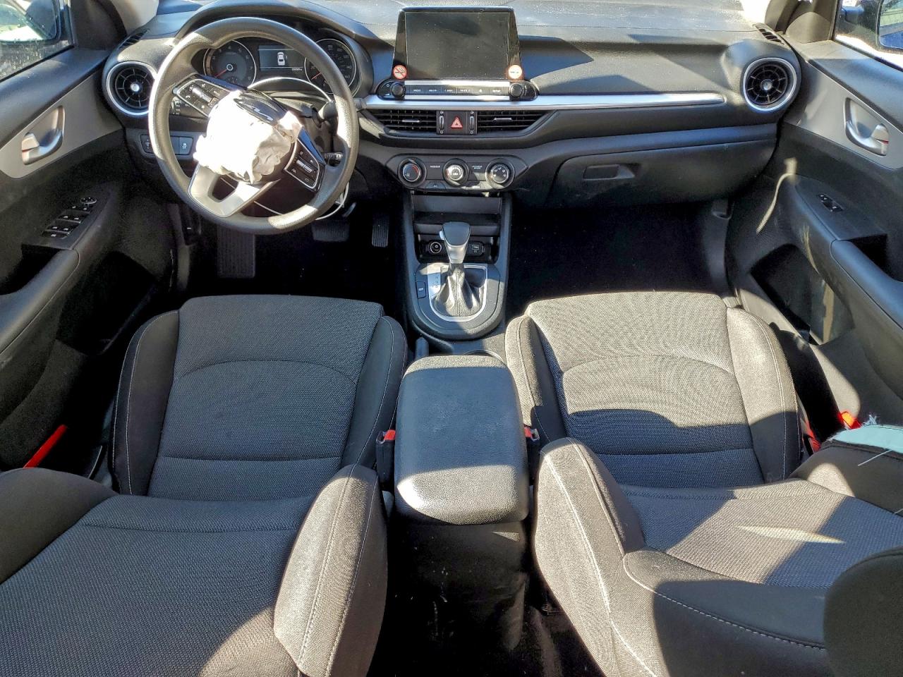2024 KIA FORTE LX photo 8